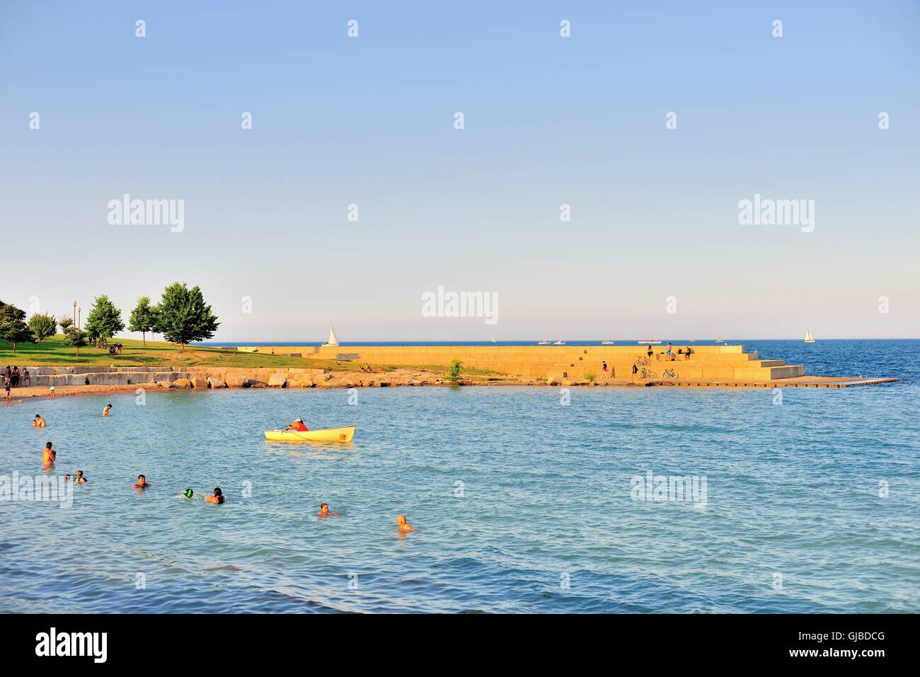 Chicago's 12th Street Beach, a narrow strip of beach just south of the  city's Museum Campus provides relief from summer heat. Chicago, Illinois,  USA Stock Photo - Alamy