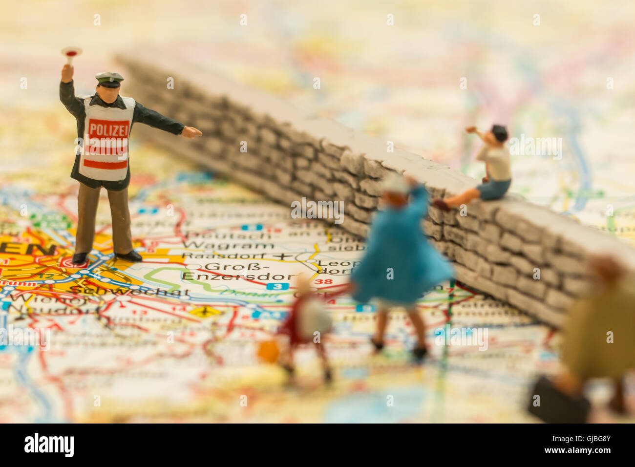 Miniature people hi-res stock photography and images - Alamy