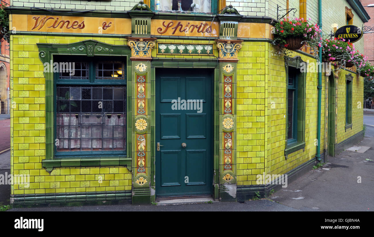 Peveril of the Peak, classic pub,Manchester,Lancs,England,UK Stock Photo