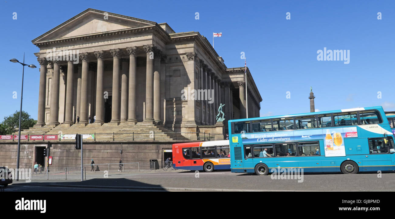 St Georges Hall, Lime St, with buses passing, Liverpool, Merseyside, North West England, UK, L1 1JJ Stock Photo