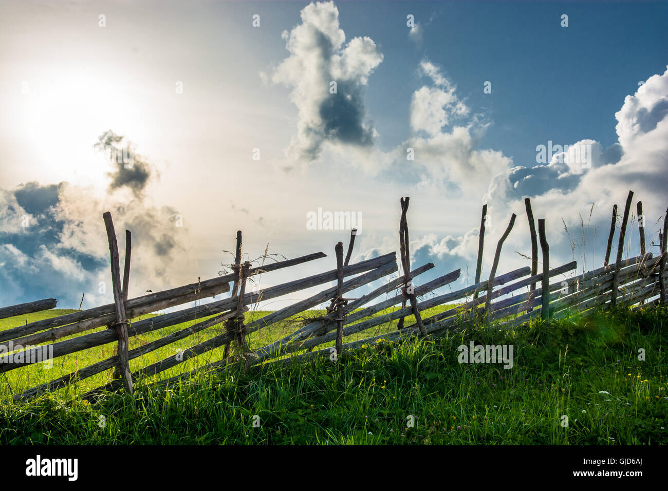 Old wooden fence hi-res stock photography and images - Alamy