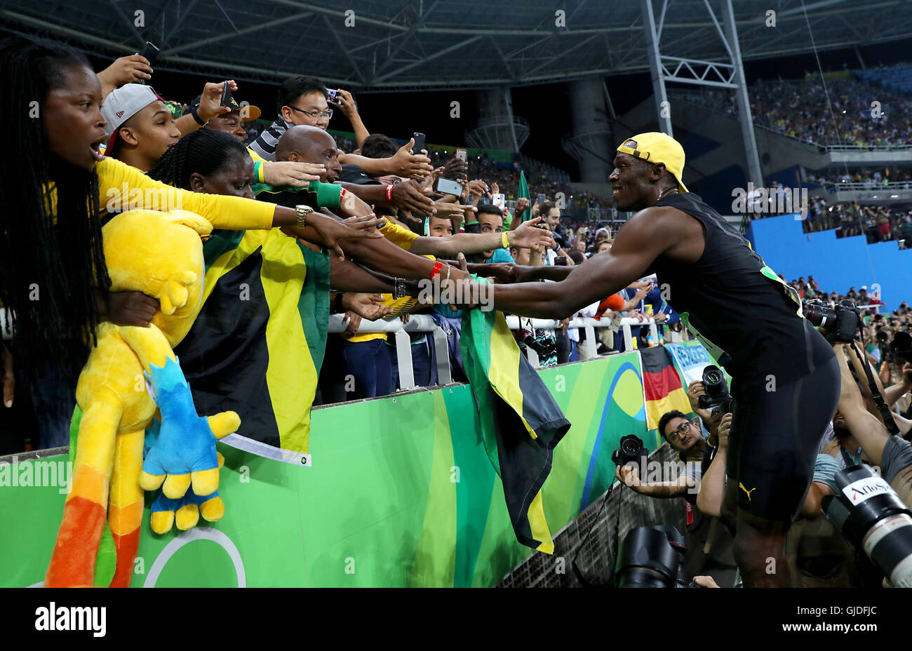 Usain bolt 2016 olympics with fans hi-res stock photography and images ...