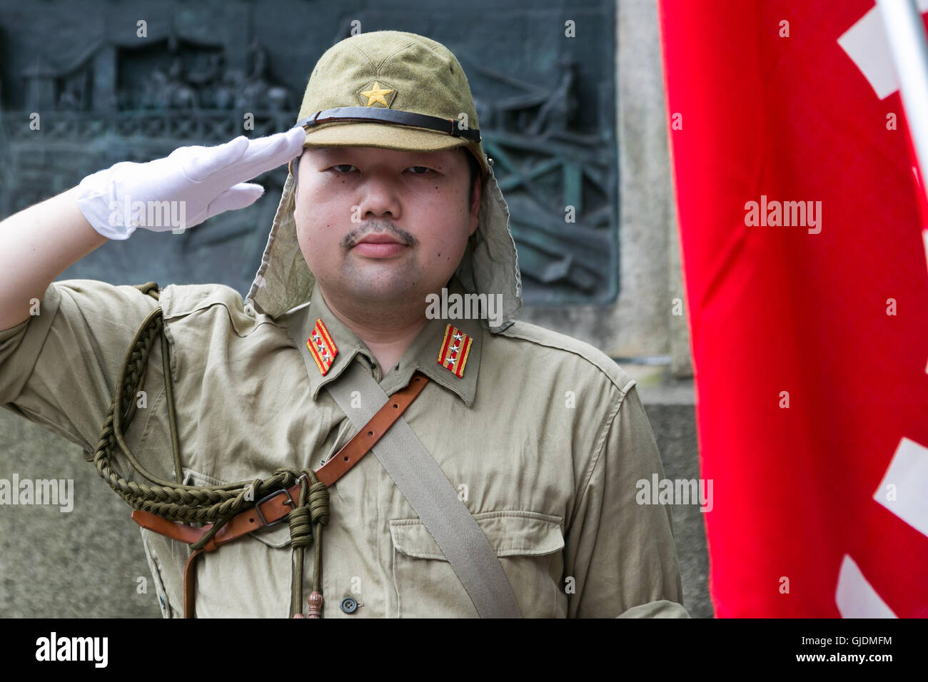 Tokyo, Japan. 15th Aug, 2016. A man wearing a WW2 militar uniform poses
