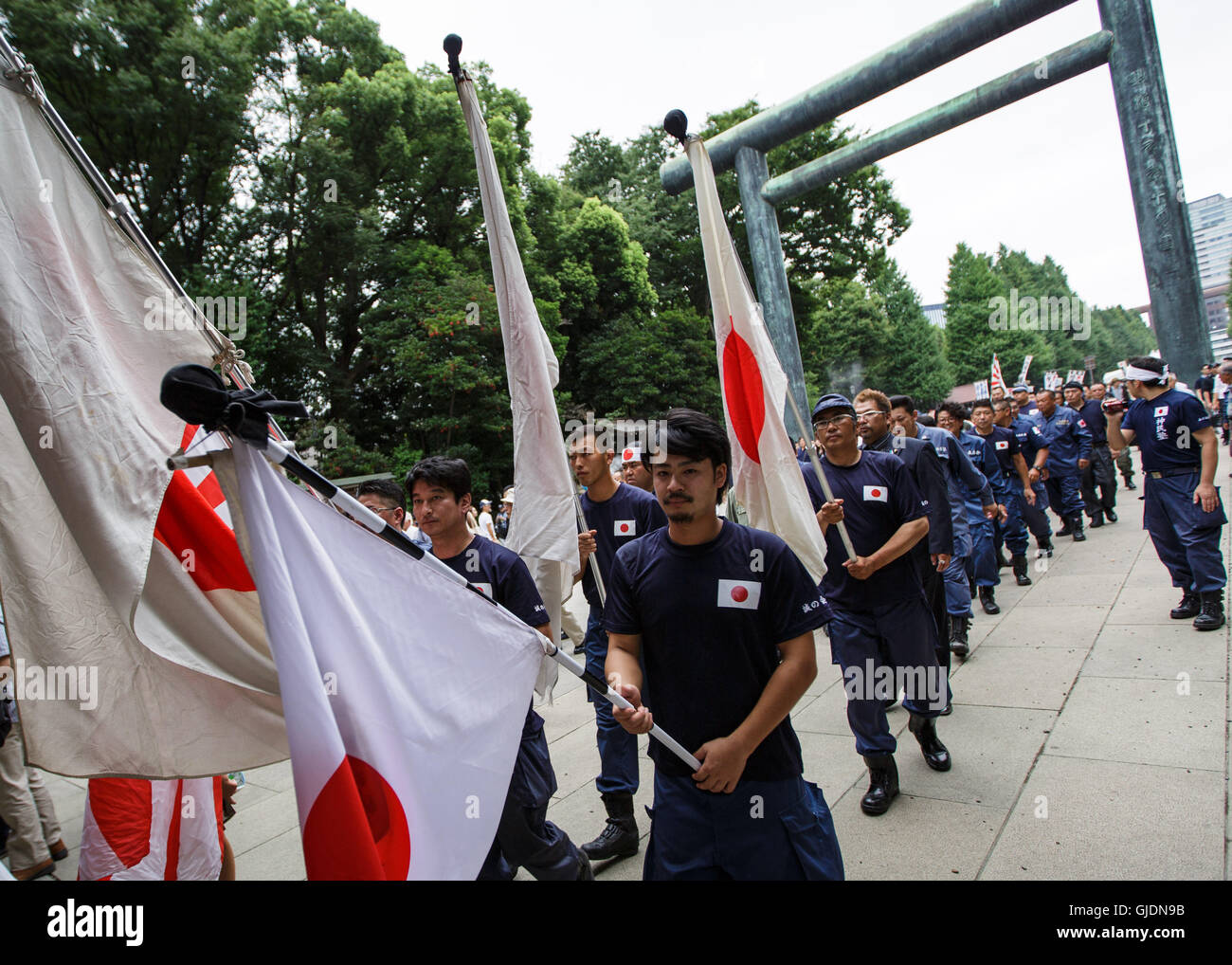 Tokyo, Japan. 15th Aug, 2016. Japanese nationalists march into Yasukuni Shrine to pay respects to the war dead on August 15, 2016, during the 71st anniversary of Japan's surrender of World War II. Yasukuni enshrines the war dead including convicted war criminals. Credit:  AFLO/Alamy Live News Stock Photo