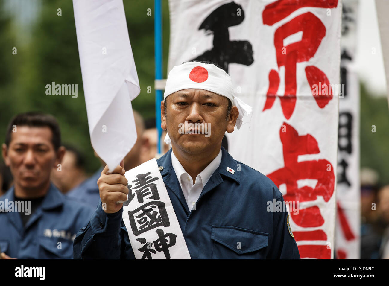 Tokyo, Japan. 15th Aug, 2016. Japanese nationalists stand in marching position before entering Yasukuni Shrine to pay respects to the war dead on August 15, 2016, during the 71st anniversary of Japan's surrender of World War II. Yasukuni enshrines the war dead including convicted war criminals. Credit:  AFLO/Alamy Live News Stock Photo