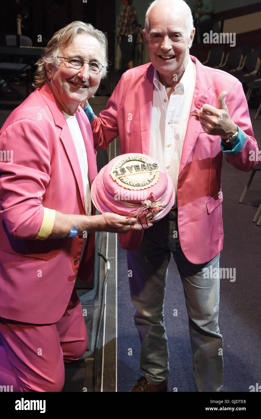 'Edinburgh, Scotland. 15th August 2016.  Mervyn Stutter celebrates his 25th year performing at Edinburgh's Festival Fringe with a special cake.  Credit:  Brian Wilson/Alamy Live News Stock Photo