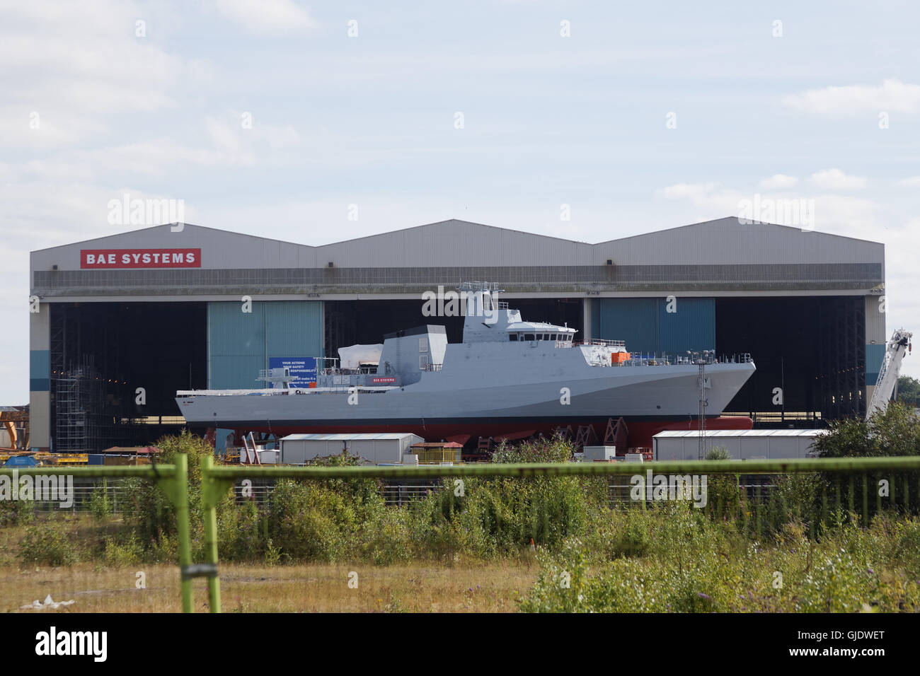 Glasgow, Scotland, UK 15th August 2016. HMS Forth sees the light of day on the banks of the BAE’s Govan shipyard. On the Clyde today although classed as River-class it has closer relations of the Amazonas class of patrol vessels built for the Brazilian Navy. Bearing the names of three of the UK’s principal waterways, Trent, Forth, and Medway, these ships are the main source of the current Clyde work. BAE received a £348 million contract to build the three vessels in August 2014. A completed hull is an unusual site these days on the river. Credit:  Gerard Ferry/Alamy Live News Stock Photo