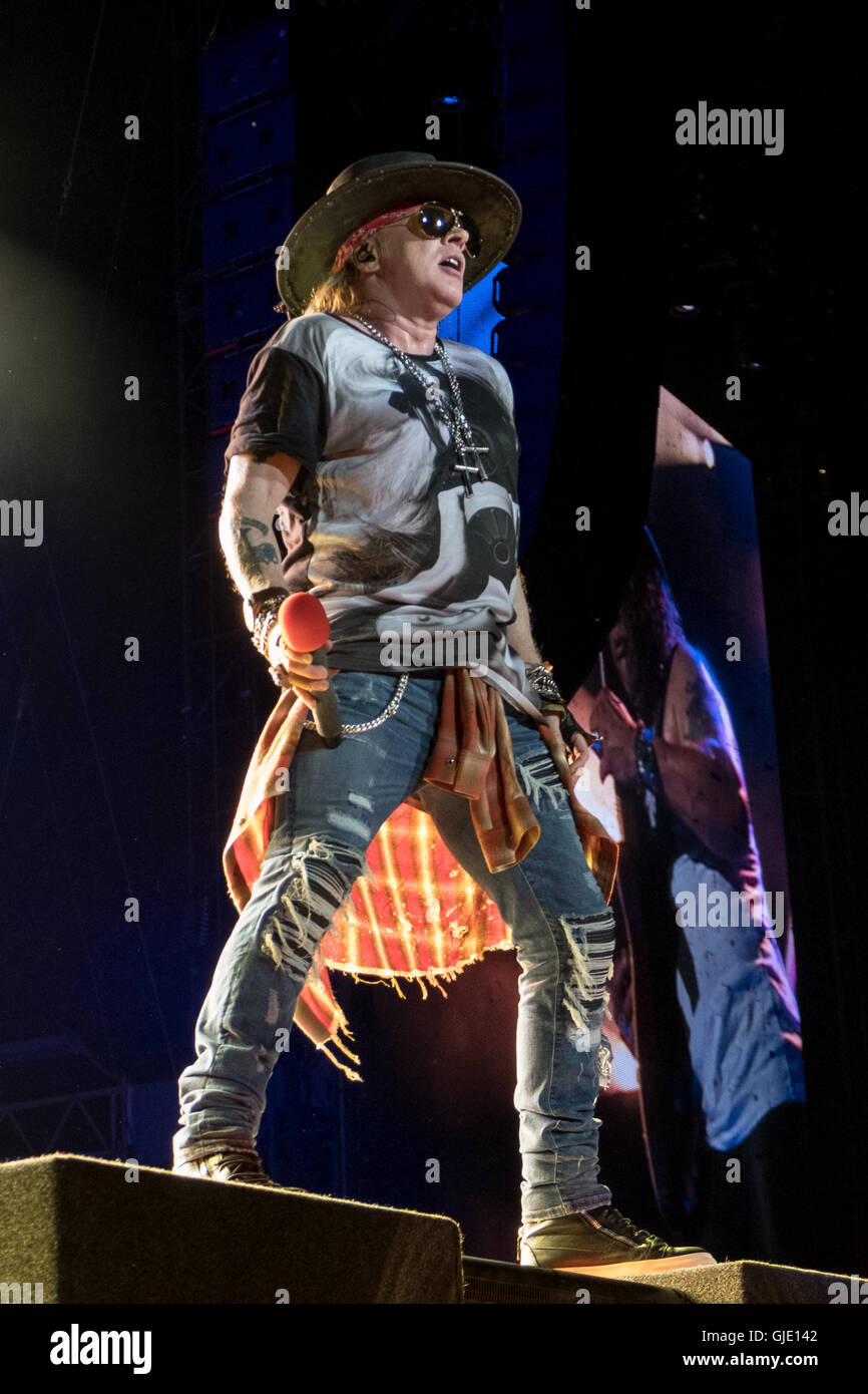 Chicago, Illinois, USA. 15th Aug, 2016. AXL ROSE of Guns N' Roses