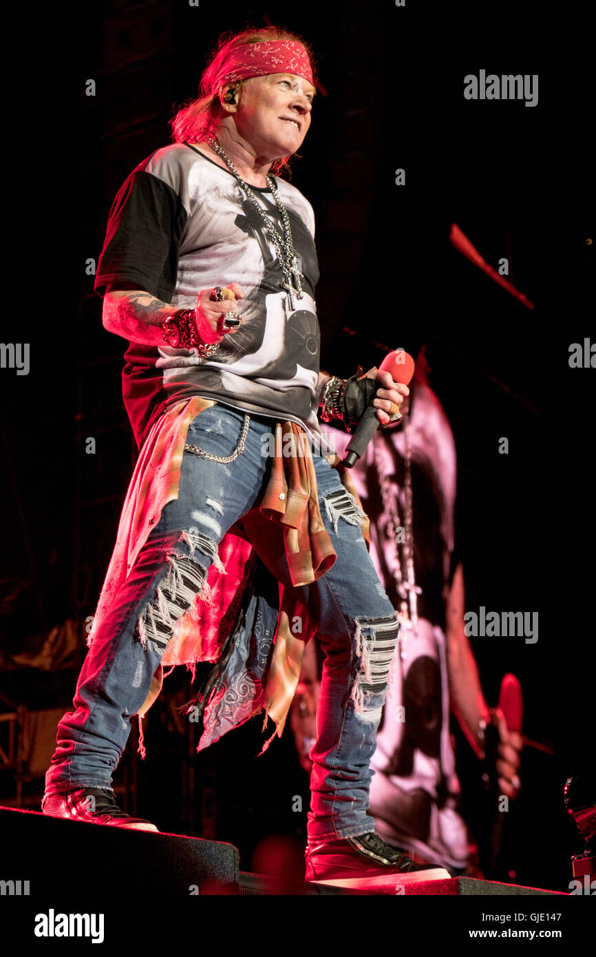Axl rose 2016 hi-res stock photography and images - Alamy