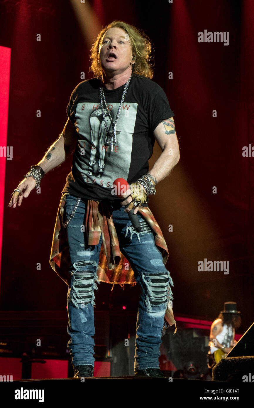 Chicago, Illinois, USA. 15th Aug, 2016. AXL ROSE and SLASH of Guns N' Roses  perform live at Soldier Field during the Not in This Lifetime tour in  Chicago, Illinois Credit: Daniel DeSlover/ZUMA