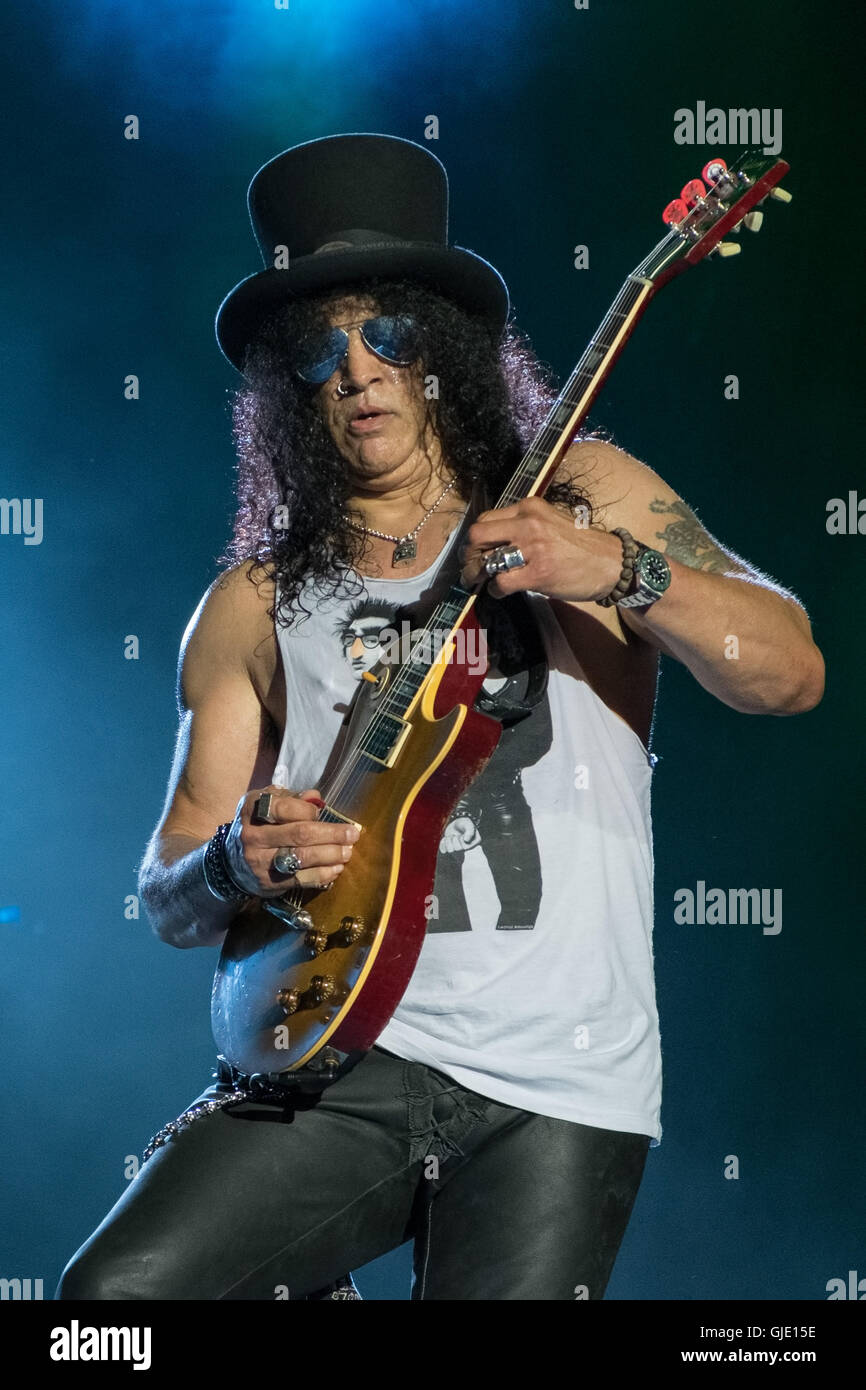 Chicago, Illinois, USA. 3rd July, 2016. Guitarist SLASH (aka SAUL