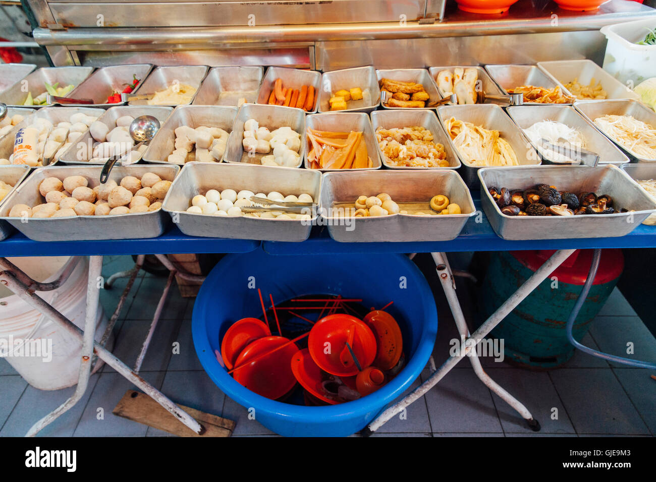Food stall at the popular Kimberly street night market, Penang, Malaysia Stock Photo
