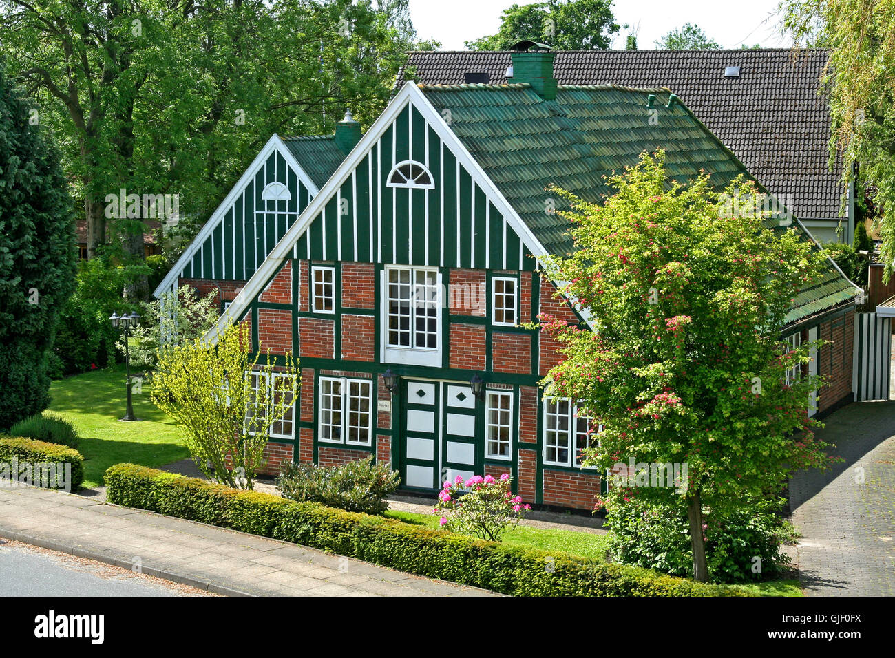 Tudor Style House Stock Photo Alamy tudor-style-house-stock-photo-alamy