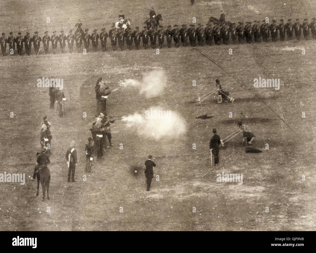 AJAX NEWS & FEATURE SERVICE. SEPT, 1899. LOCATION UNKNOWN. - MILITARY DOUBLE EXECUTION OF TWO SOLDIERS IN REGIMENT WHO SHOT A NON COMMISSIONED OFFICER. REGIMENT UNKNOWN; LOCATION UNKNOWN. DETAIL FROM LARGER PIC.  PHOTOGRAPHER:UNKNOWN  © DIGITAL IMAGE COPYRIGHT AJAX VINTAGE PICTURE LIBRARY  SOURCE: AJAX VINTAGE PICTURE LIBRARY COLLECTION  REF: EXEC 1899 DET Stock Photo