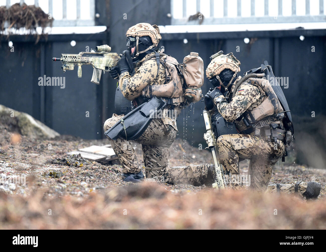 Kampftaucher der Marine / Bundeswehr während einer Übung / Einsatz am 5. April 2014 in Eckernförde. Combat divers of German spec Stock Photo