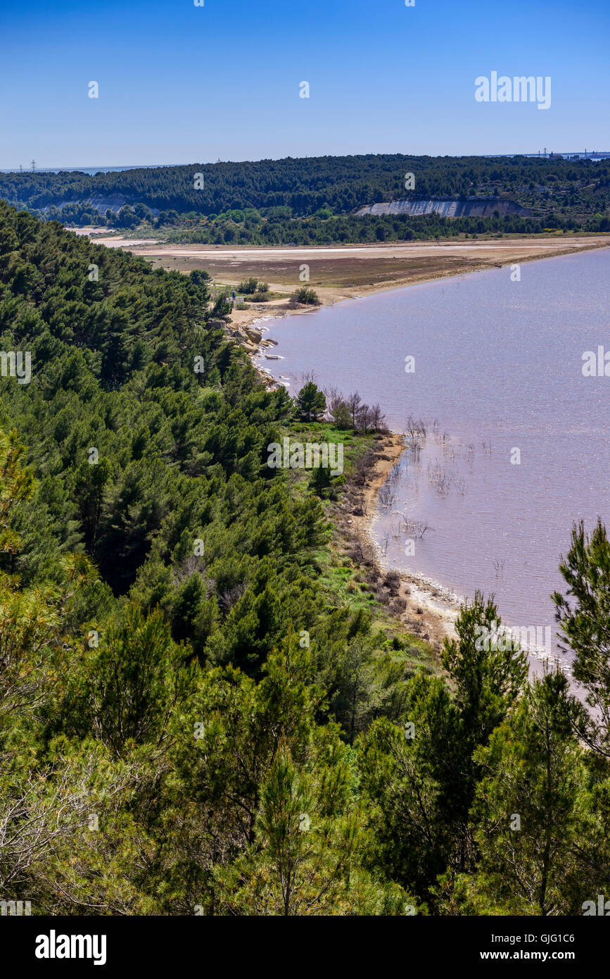Etang De Lavalduc St Mitre Les Remparts Bdr France Stock Photo Alamy etang-de-lavalduc-st-mitre-les-remparts-bdr-france-stock-photo-alamy
