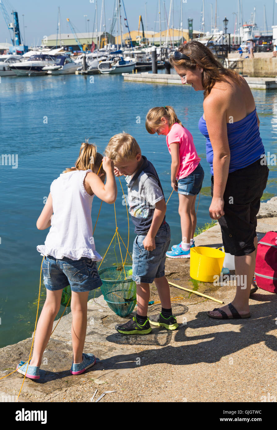 Poole, Dorset, UK. 16th Aug, 2016. UK weather children and adults go