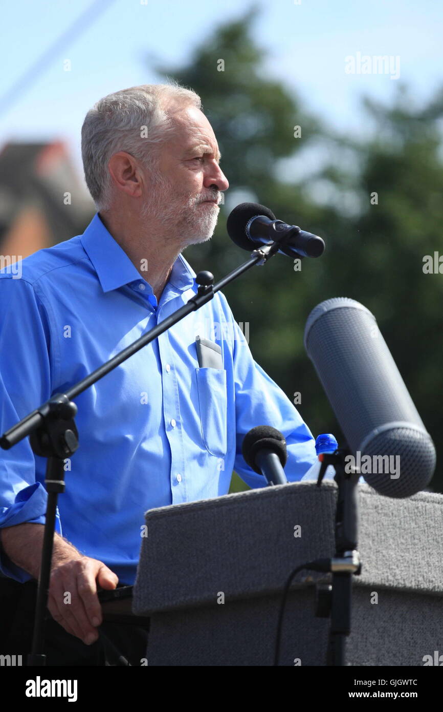 Derby, UK. 16th August, 2016. Keep Corbyn rally in Derby, UK.Labour leader Jeremy Corbyn speaks at a'Keep Corbyn' rally at Cathedral Green, Cathedral Quarter, Derby. Credit:  Bliss Lane/Alamy Live News Stock Photo