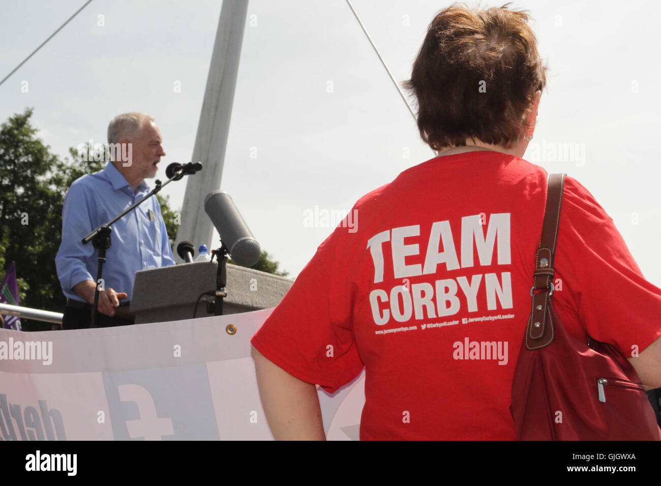 Derby, UK. 16th August, 2016. Keep Corbyn rally in Derby, UK.Labour leader Jeremy Corbyn speaks at a'Keep Corbyn' rally at Cathedral Green, Cathedral Quarter, Derby. Credit:  Bliss Lane/Alamy Live News Stock Photo