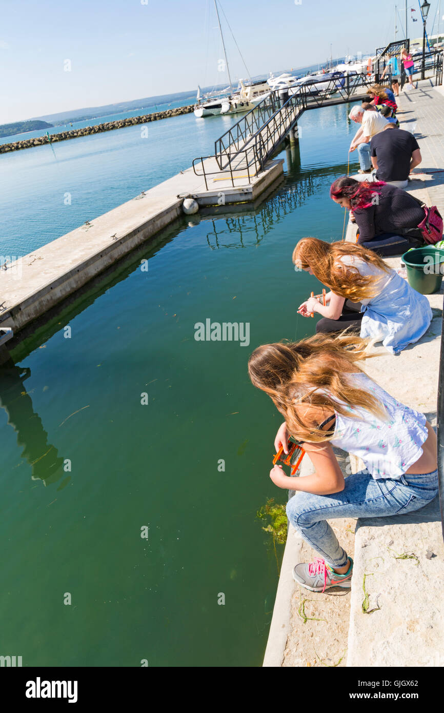 Poole, Dorset, UK. 16th Aug, 2016. UK weather children and adults go