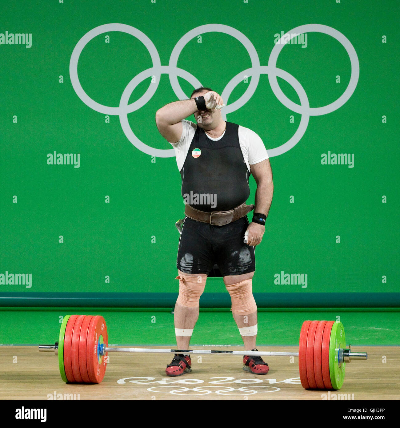 Rio de Janeiro, Brazil. 16th Aug, 2016. Gold medal favorite BEHDAD SALIMI of Iran reacts after bombing out in the clean and jerk during the men's  105kg weightlifting final at the Rio 2016 Summer Olympic Games. Credit:  Paul Kitagaki Jr./ZUMA Wire/Alamy Live News Stock Photo