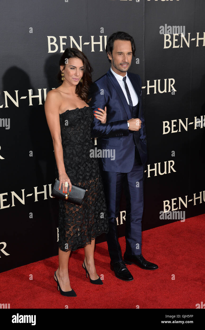 Los Angeles, California, USA. 16th August, 2016. Actor Rodrigo Santoro & girlfriend Mel