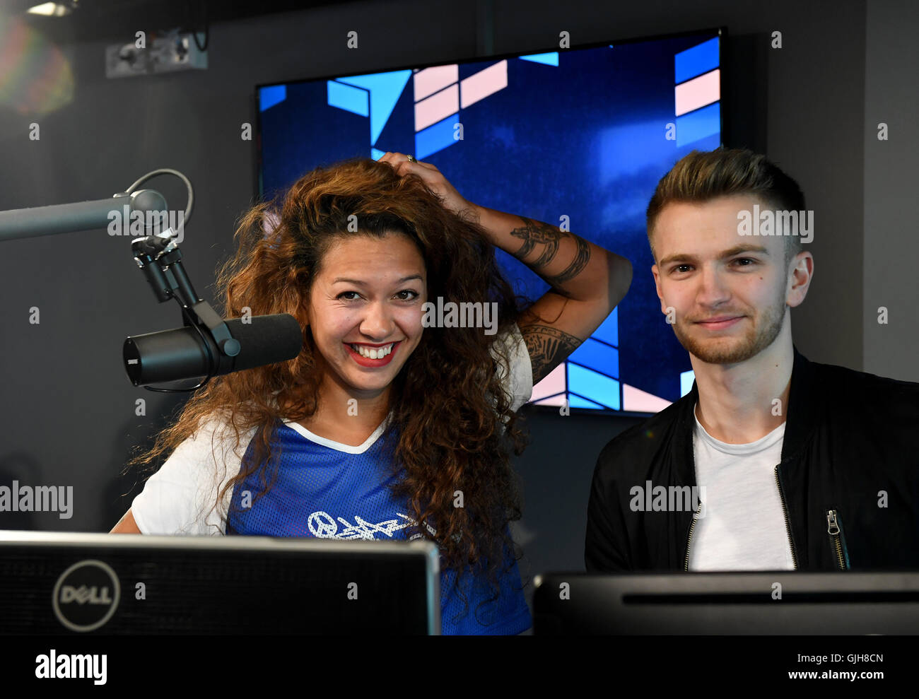 Bremen Germany 17th Aug 2016 June And Piet Hosts Of The New Stock Photo Alamy