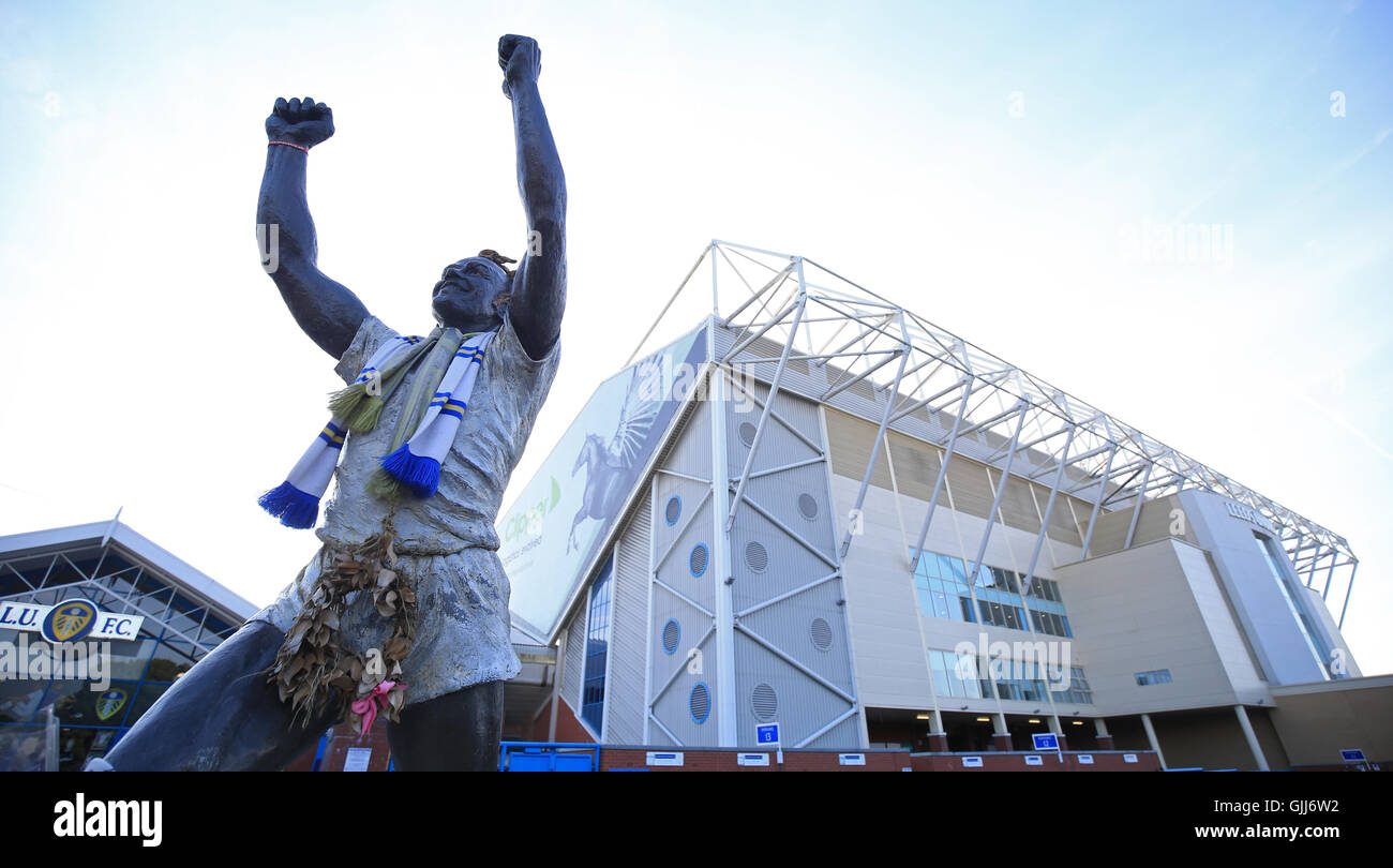 A view of the Billy Bremner statue outside Elland Road before the Sky