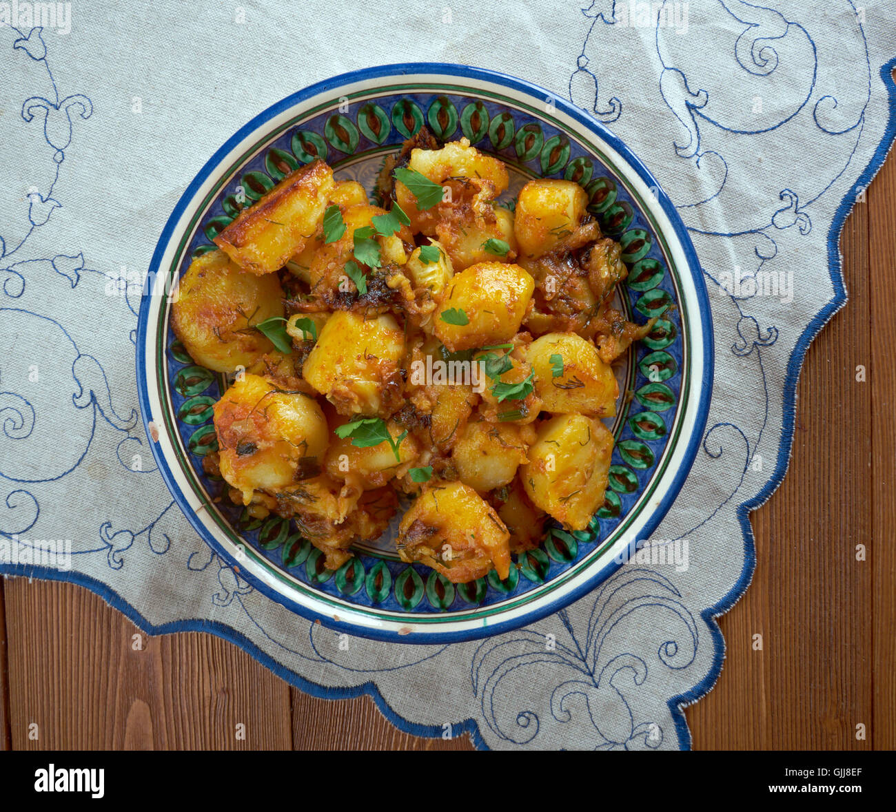 Lebanese Garlic Potatoes with Cilantro Stock Photo Alamy