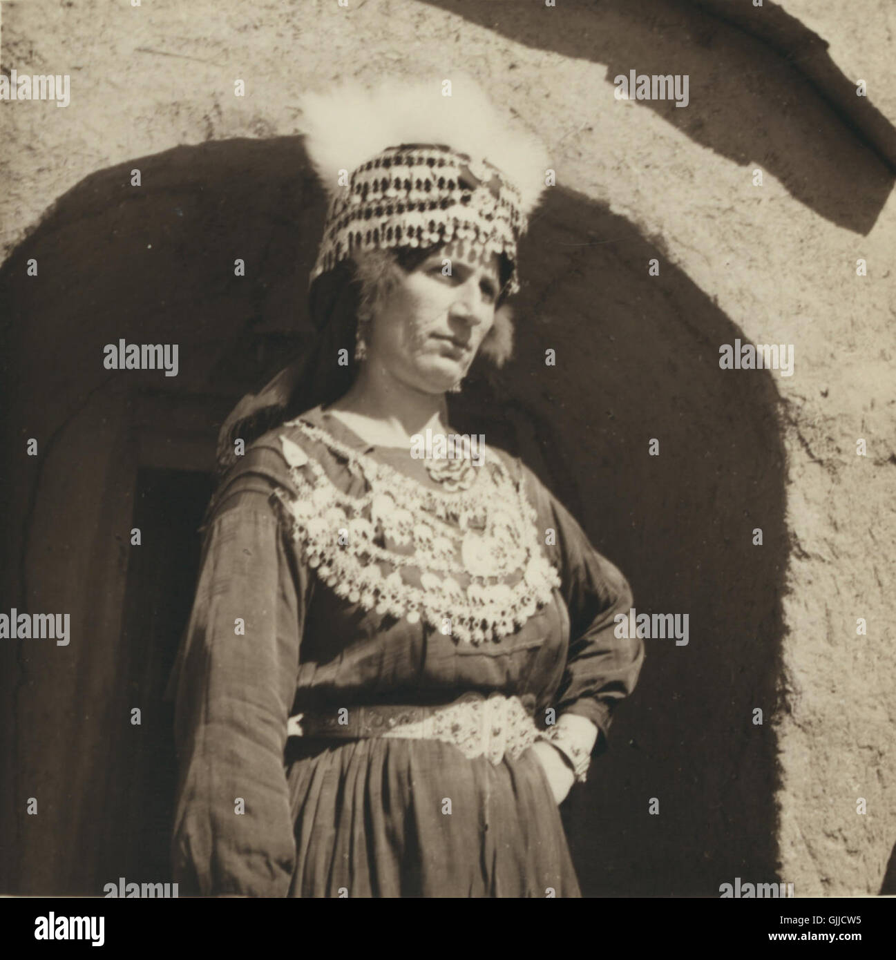 Assyrian woman jewelry Stock Photo - Alamy