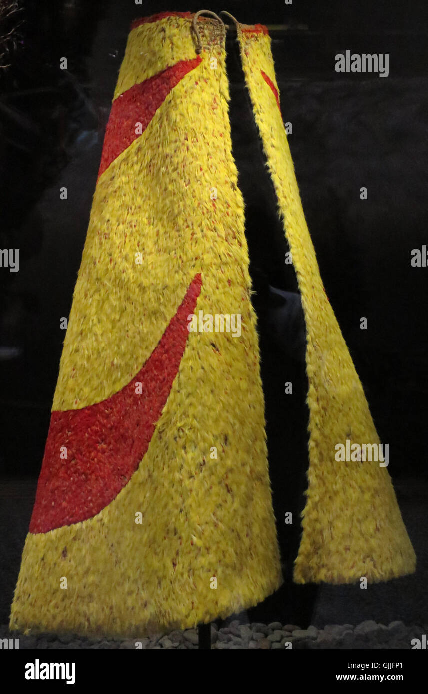 'Ahu'ula, Hawaiian feather cloak, Museum, 00323 Stock Photo Alamy