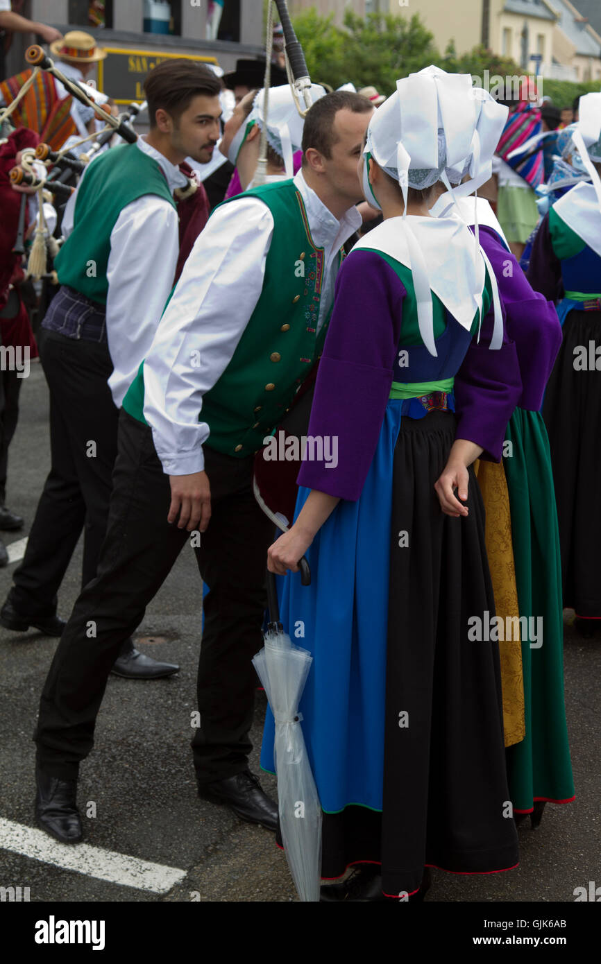 Cérémonie De L'arbre à Pommes à St Claude Plougastel-Daoulas Finistère