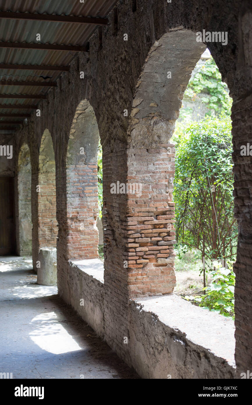 Ancient stone ruins arches hi-res stock photography and images - Alamy
