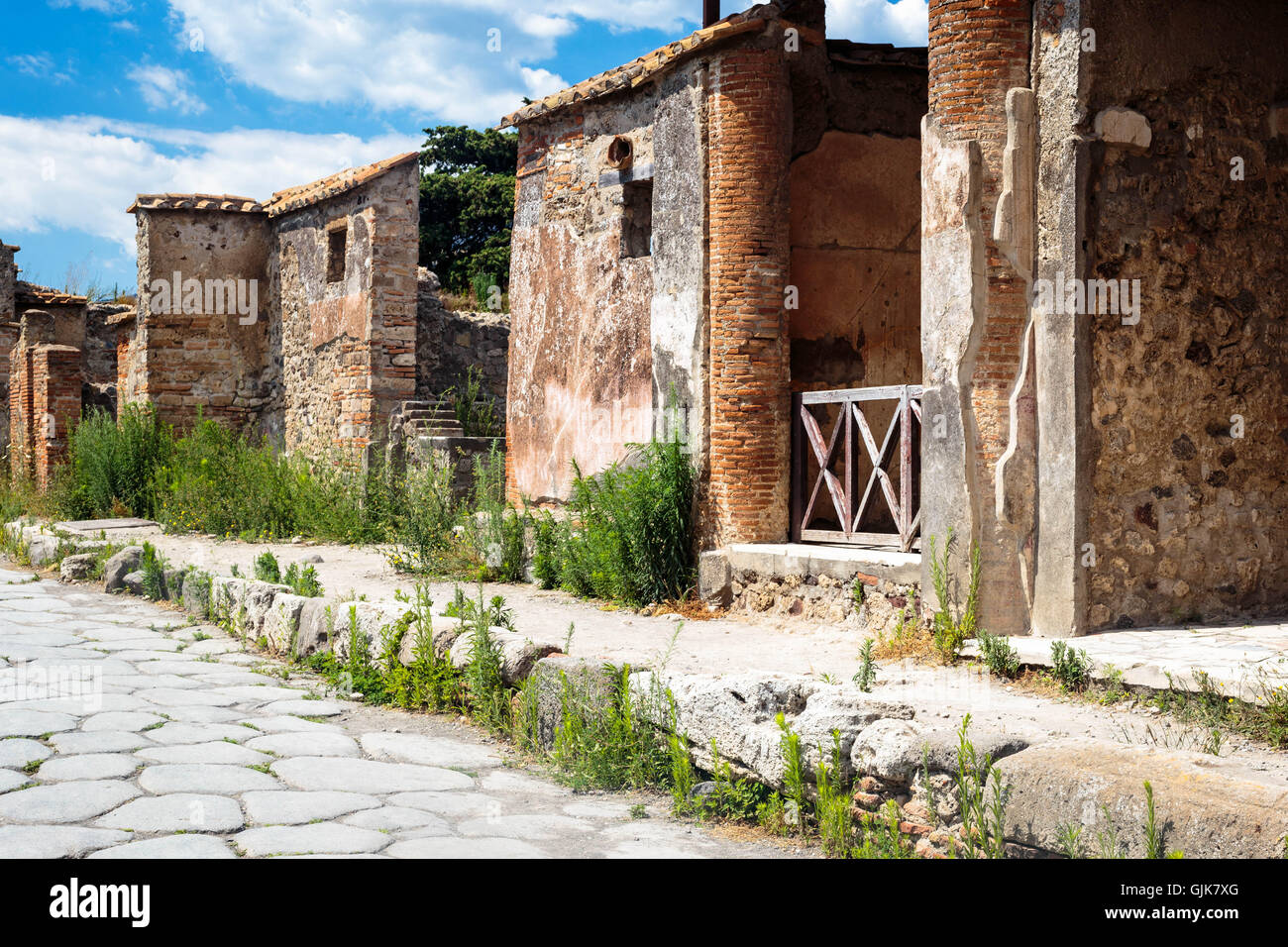 ancient-roman-homes-pompeii-hi-res-stock-photography-and-images-alamy