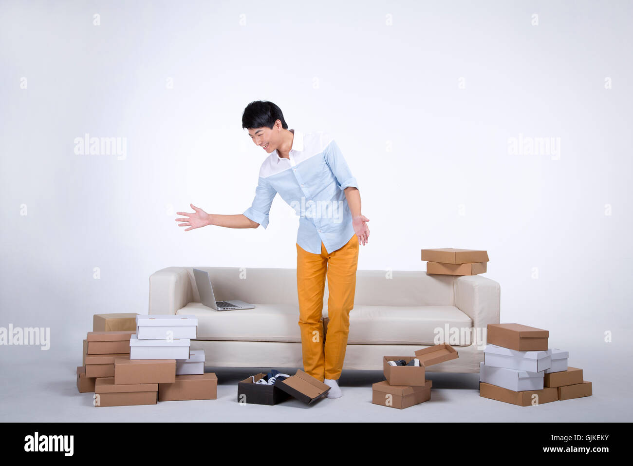 Studio shot Young man show merchandise Stock Photo - Alamy