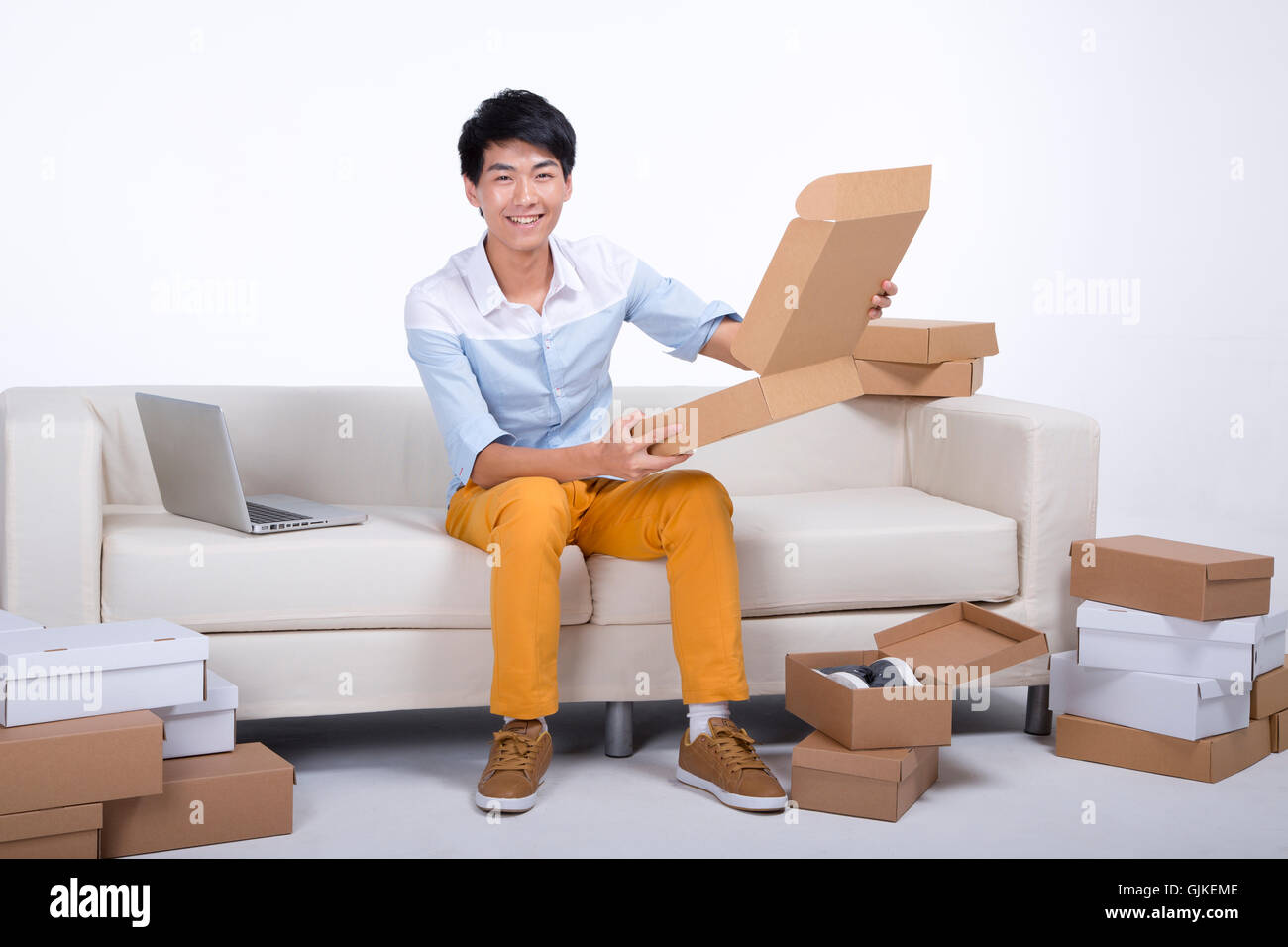 Studio shot Young man show merchandise Stock Photo - Alamy