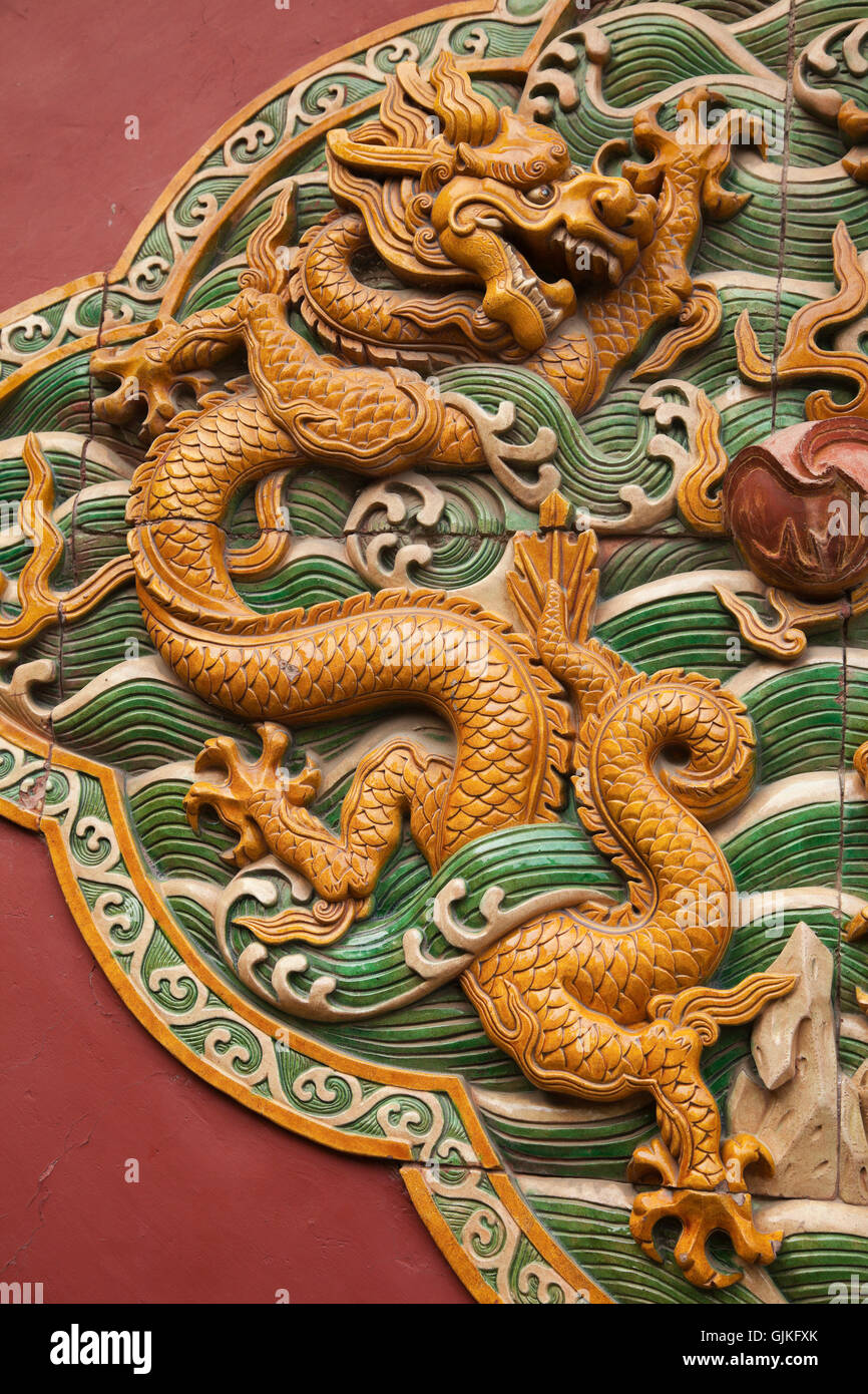 Featured image of post Nine Dragon Wall Beihai Park : The nine dragon screen design and decoration explicitly or implicitly contains the number nine five, a symbol of imperial power and the statue of the emperor.