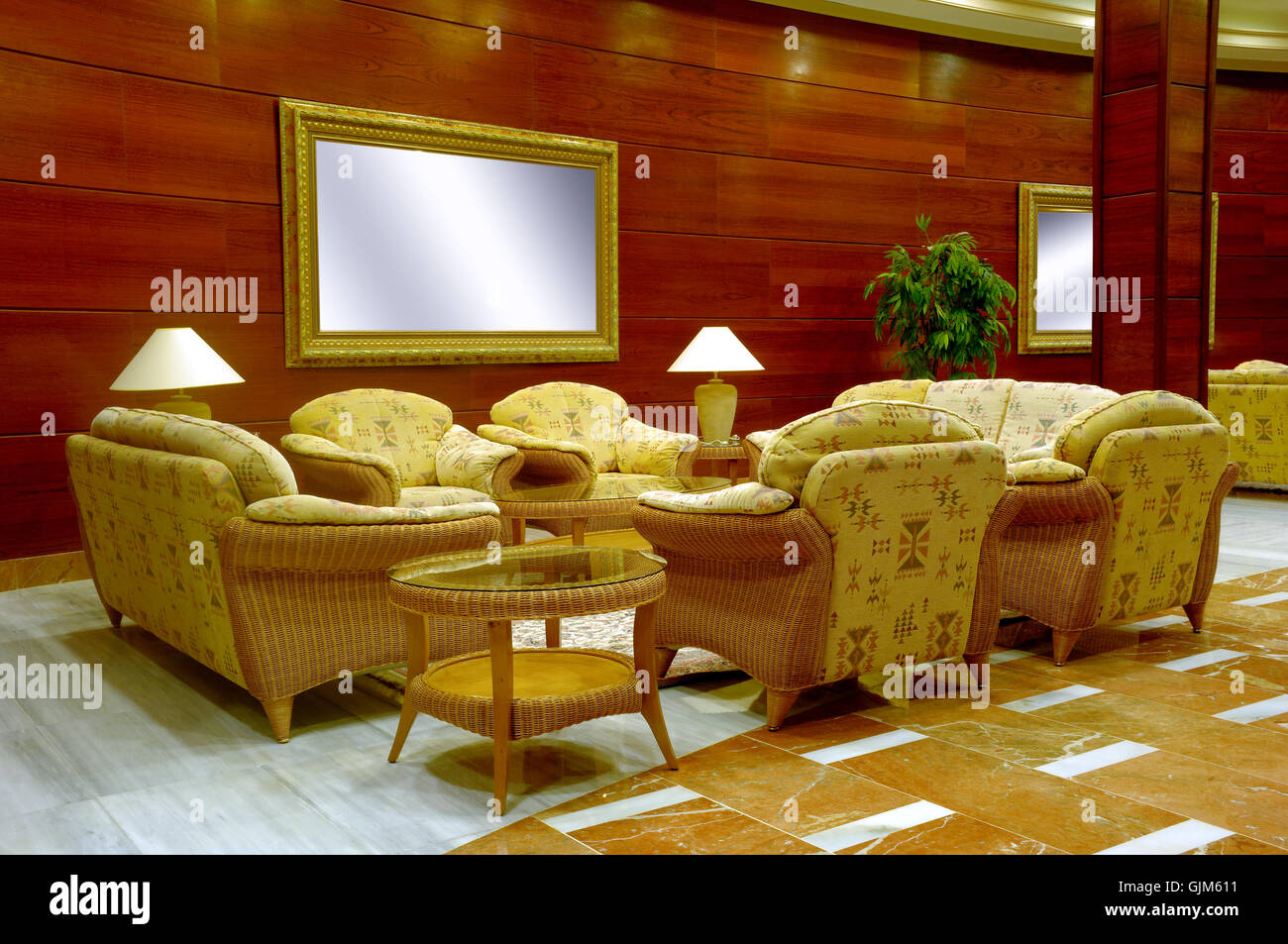 Cozy hotel lobby hi-res stock photography and images - Alamy