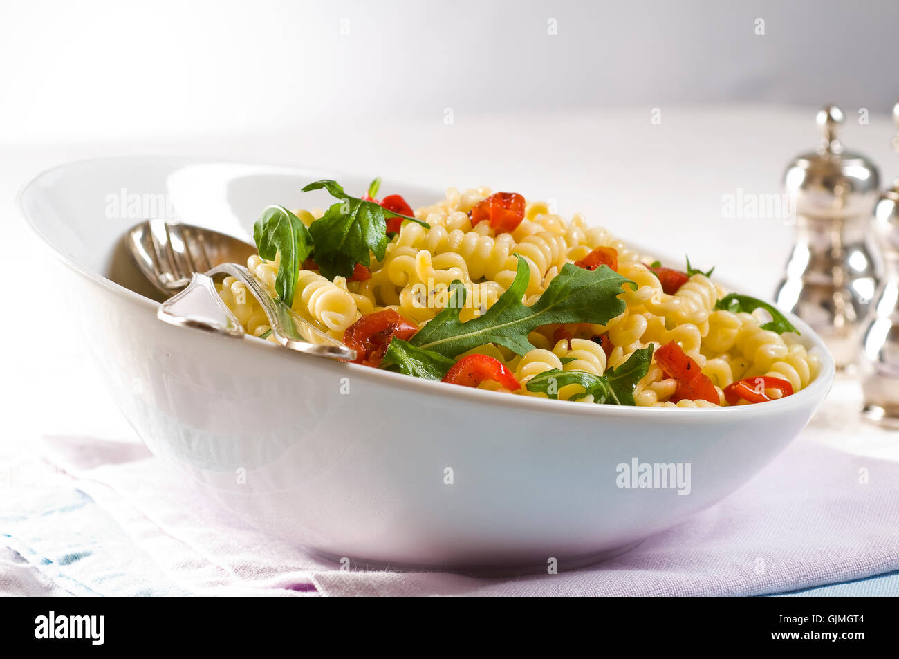 pasta salad with tomatoes and arugula Stock Photo Alamy