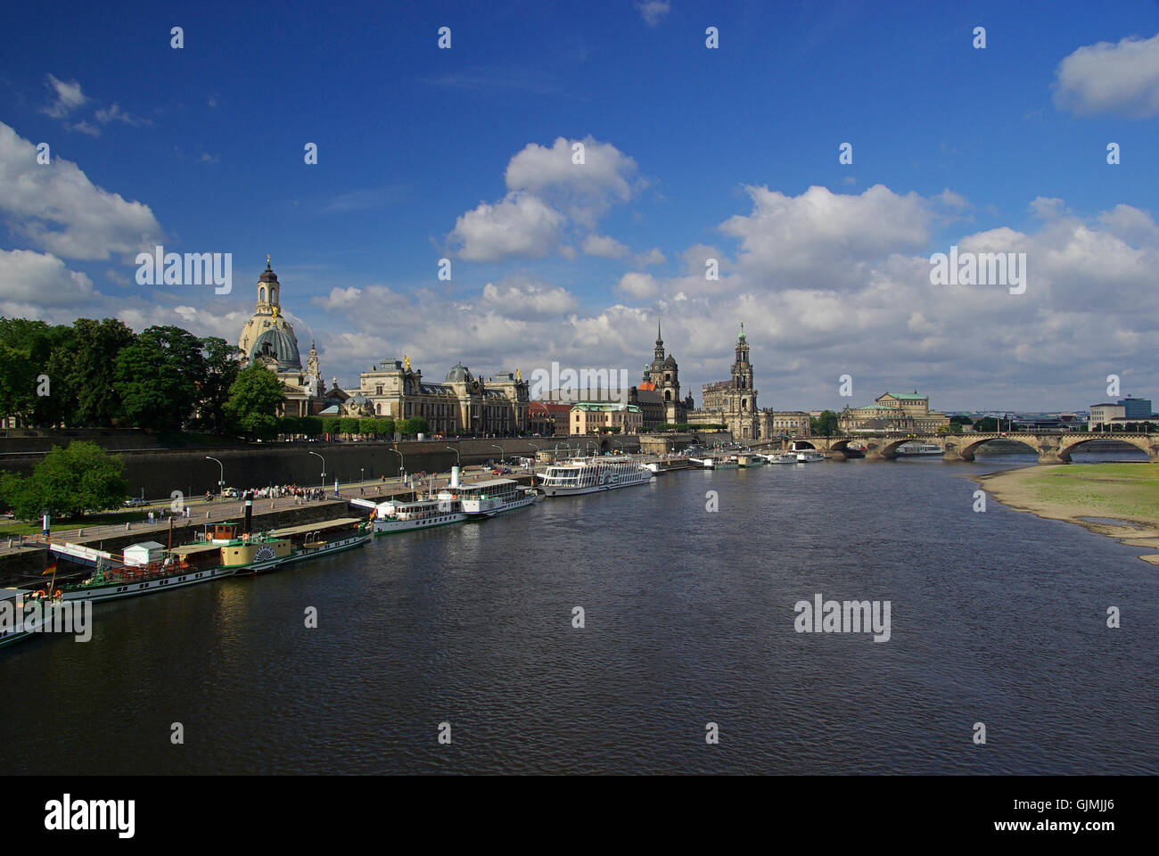 Women skyline silhouette hi-res stock photography and images - Alamy