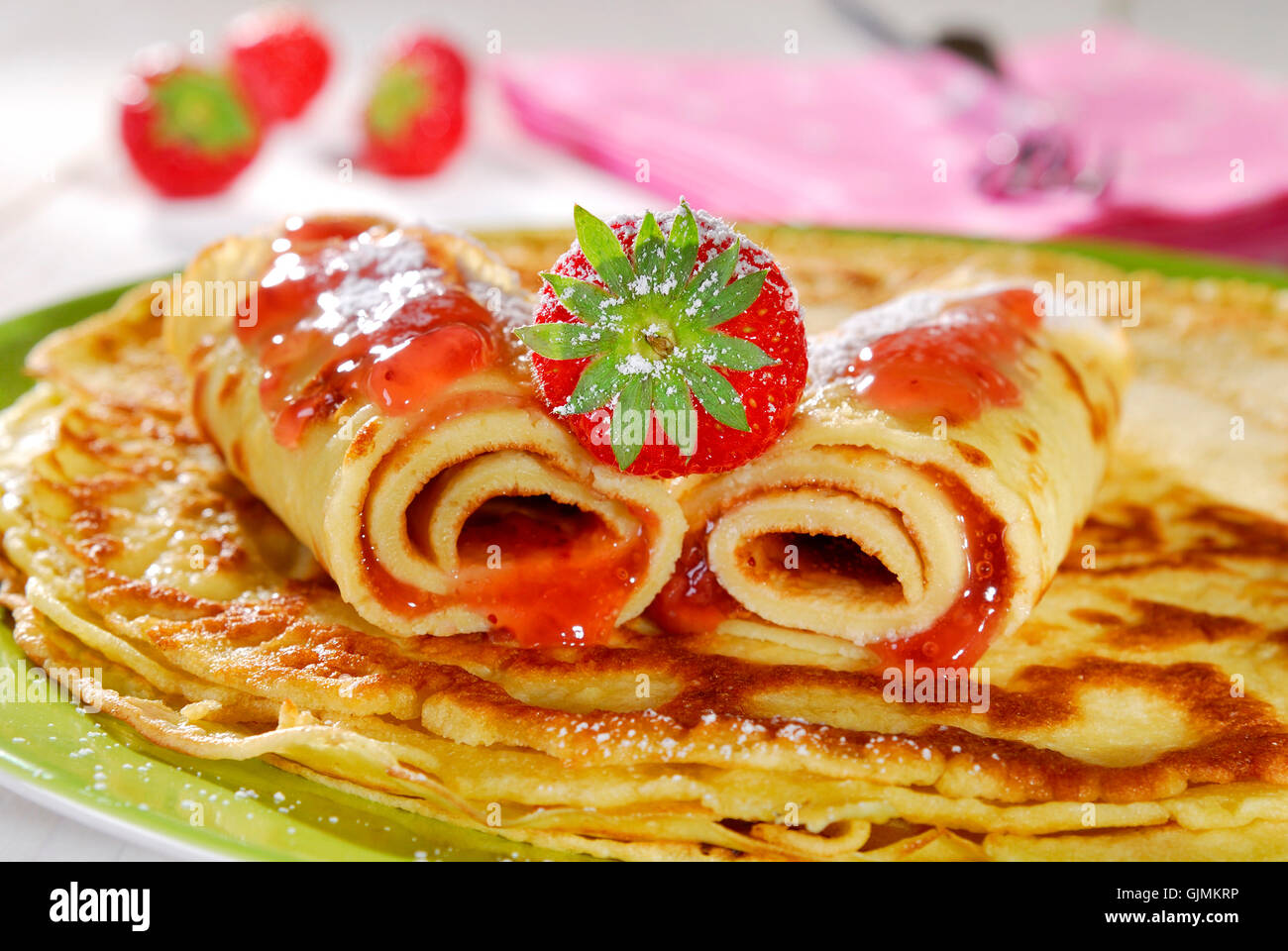 Erdbeerpfannkuchen hi-res stock photography and images - Alamy