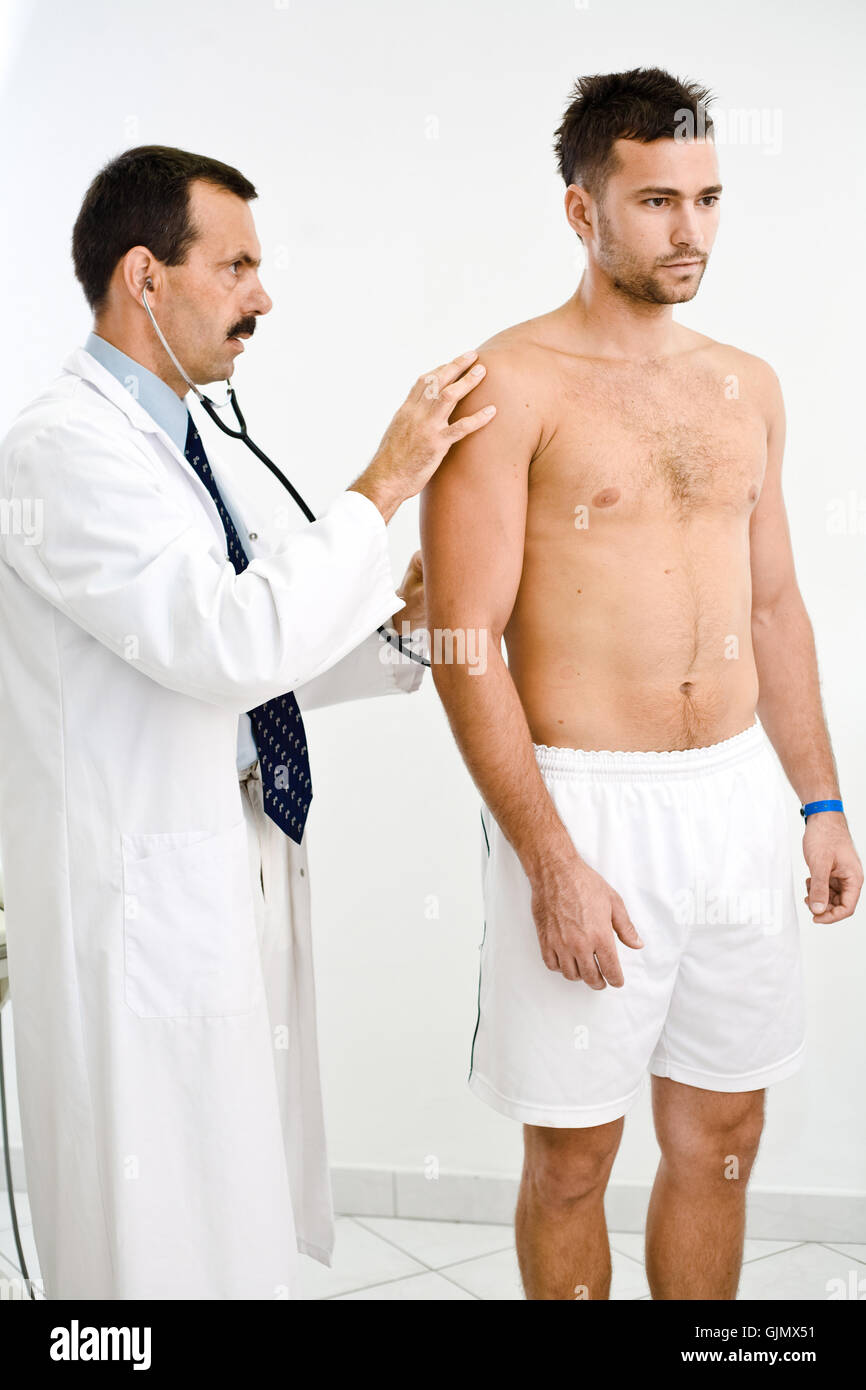 RFGJMX51–doctor. heart_plus. www.alamy.comimage-license-details?v=1https....