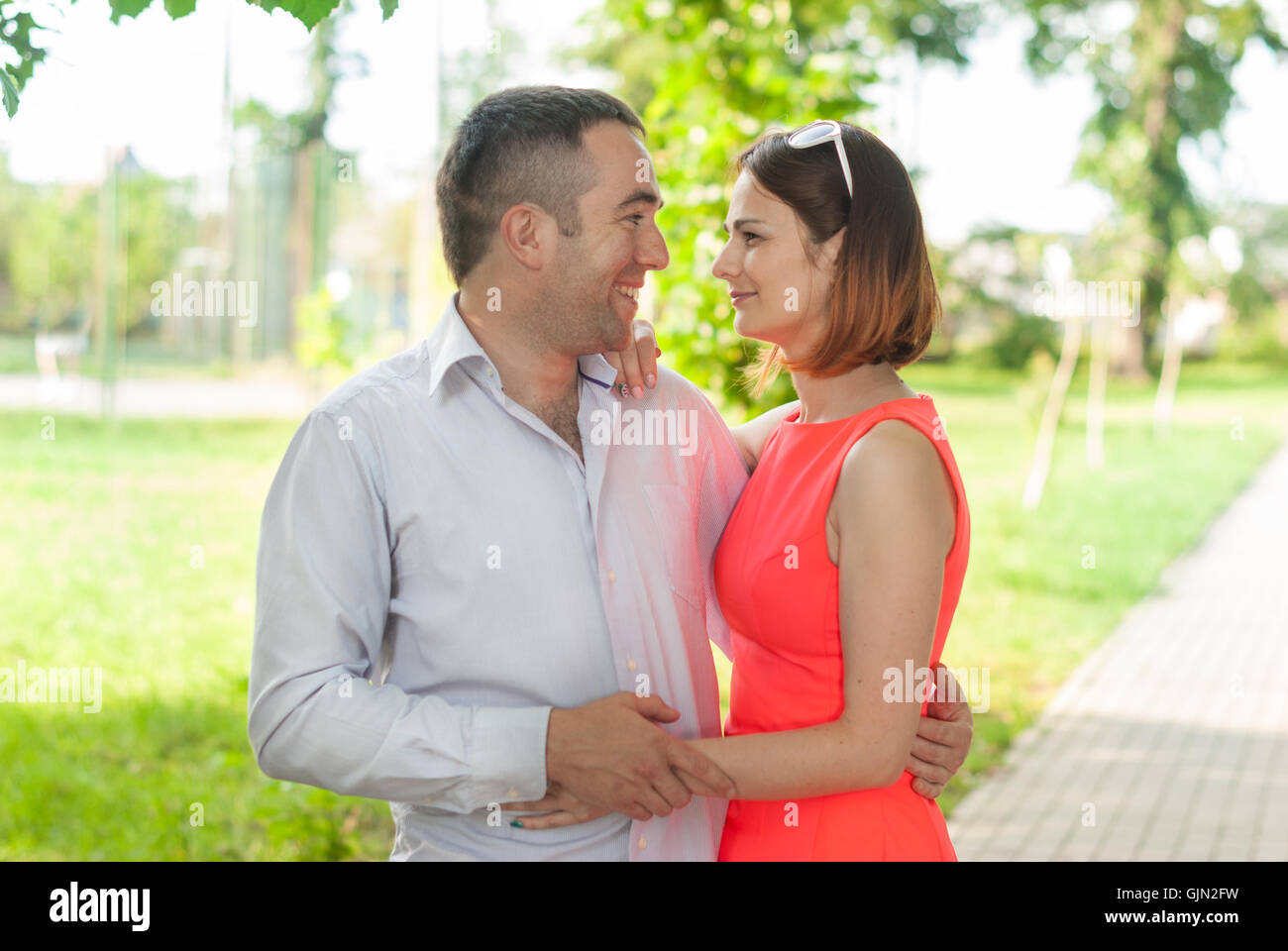 Couple hugging in a city park in the summer Stock Photo - Alamy