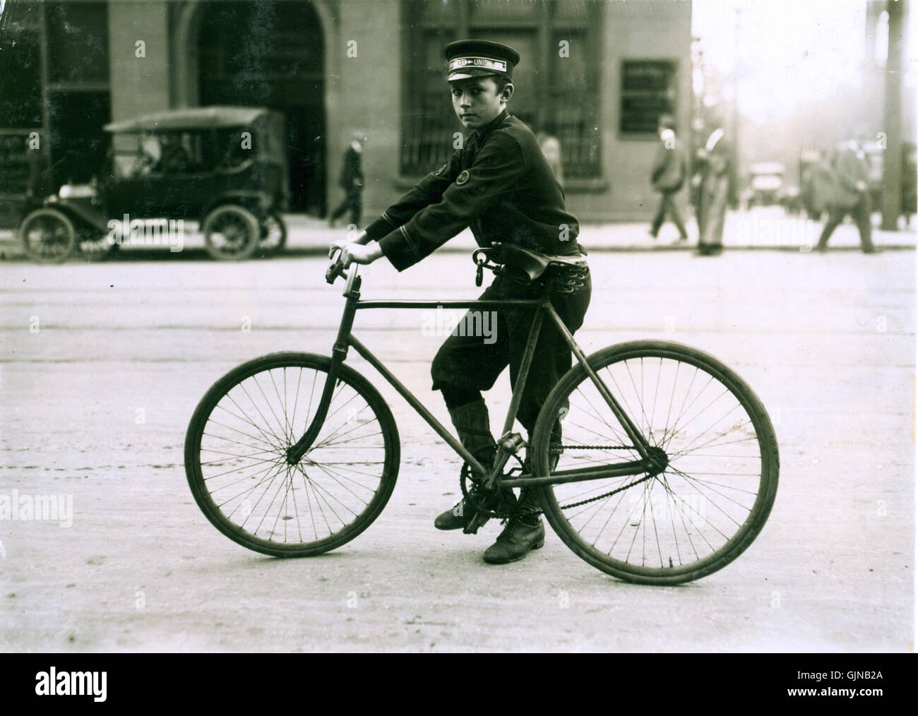 Lewis Hine, A typical bike messenger, Birmingham, Alabama, 1914 Stock Photo