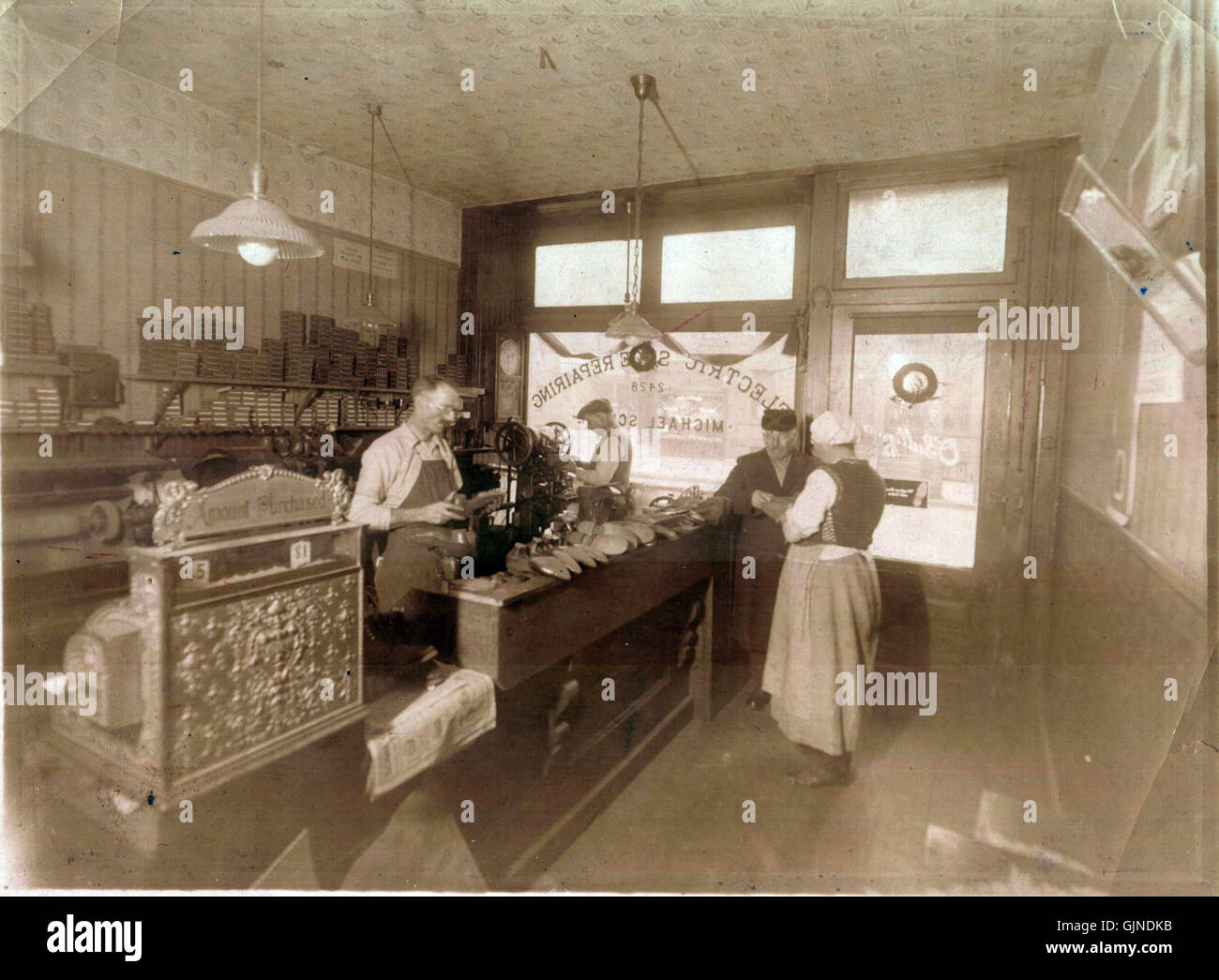 Michael Scherl, shoemaker in Philadelphia (2 Stock Photo Alamy