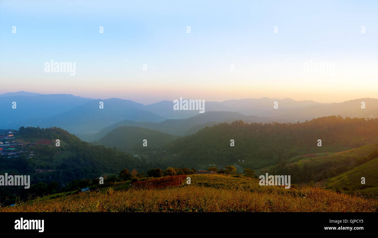 Mountains in thailand sunset hi-res stock photography and images - Alamy