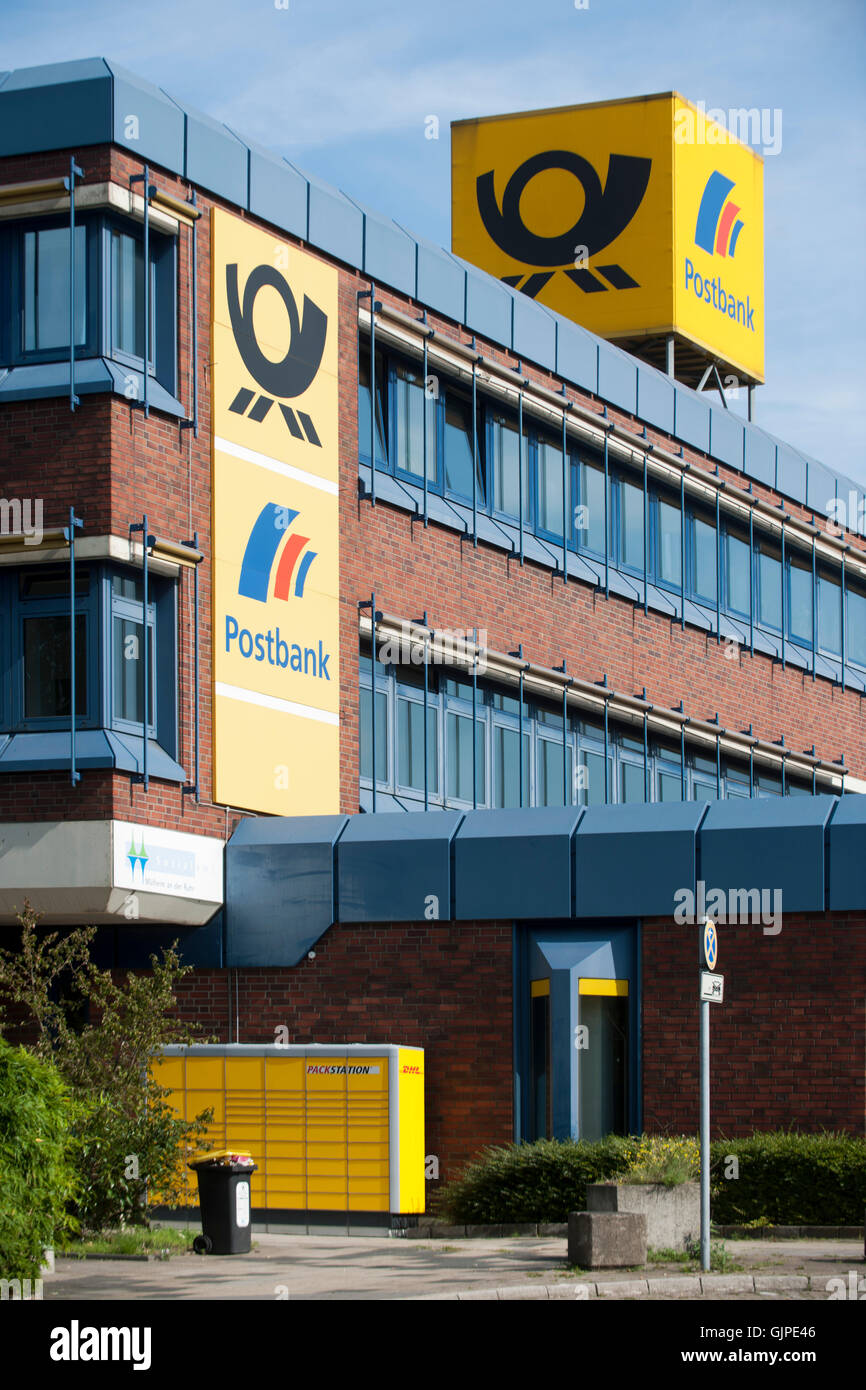 Deutschland, Nordrhein-Westfalen, Mühlheim an der Ruhr, Postamt am Hauptbahnhof Stock Photo