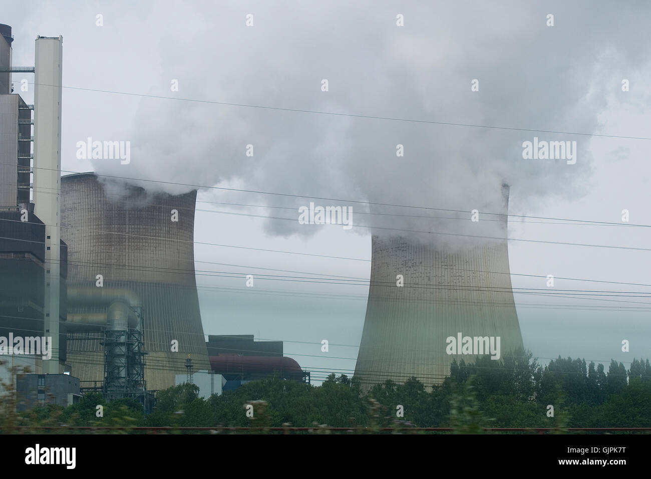 Power station cooling towers hi-res stock photography and images - Alamy
