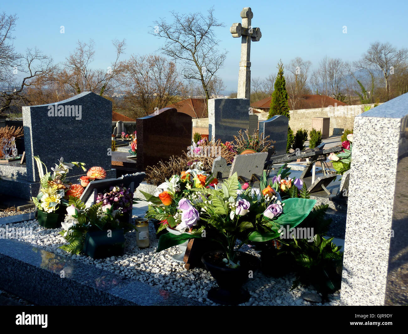 Flowers on a tomb Stock Photo Alamy