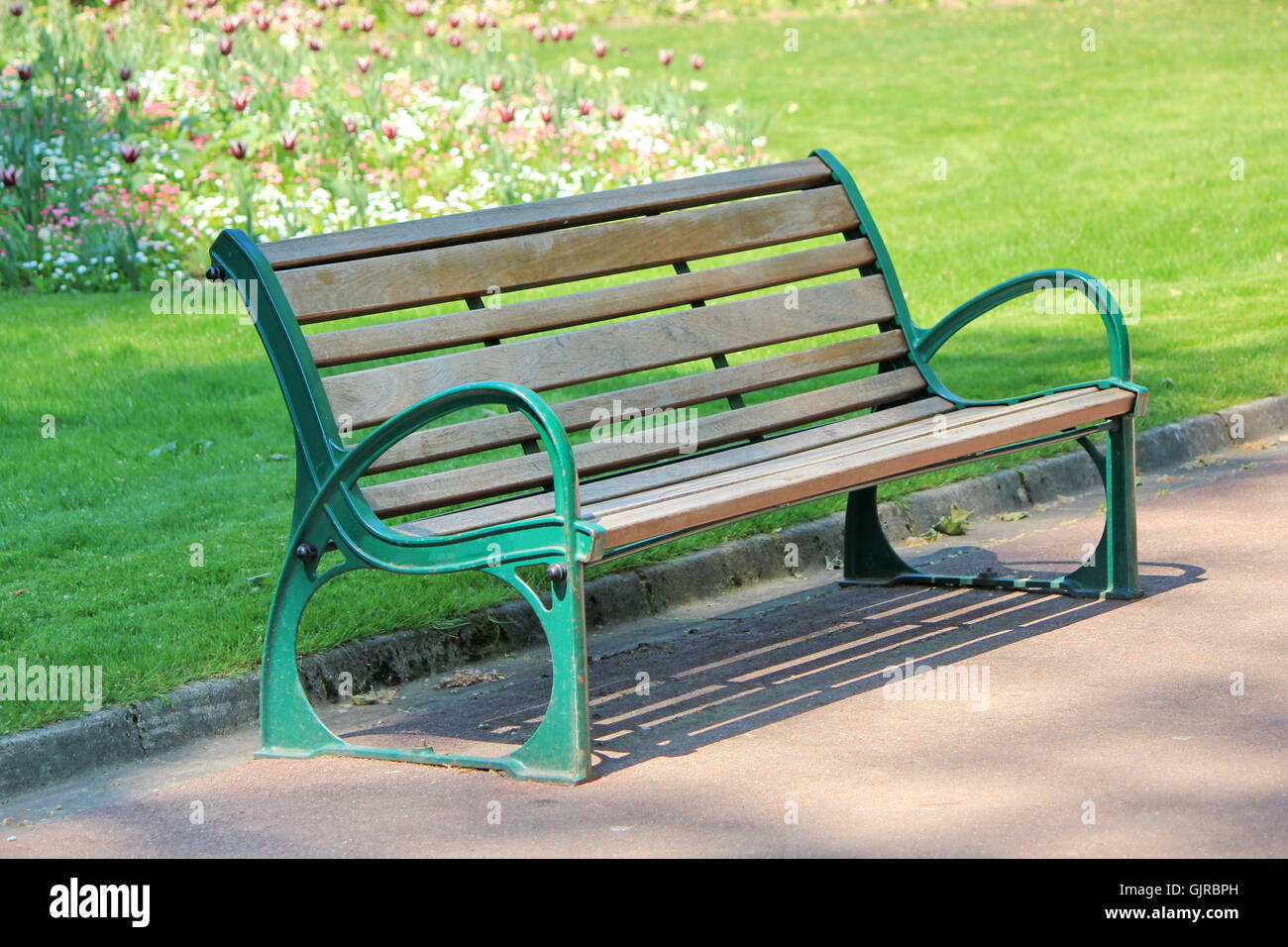Bench in a park Stock Photo - Alamy